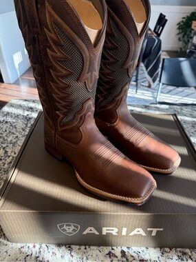 Men’s Ariat VentTEK Ultra. Like new. Size 10EE